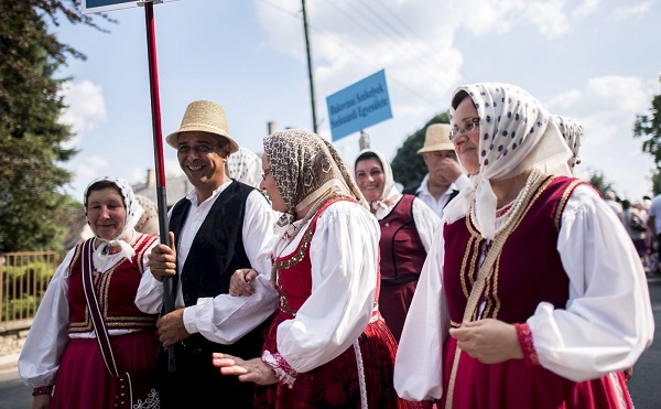 Erdélyi ízek, táncház a bukovinai folklórfesztiválon