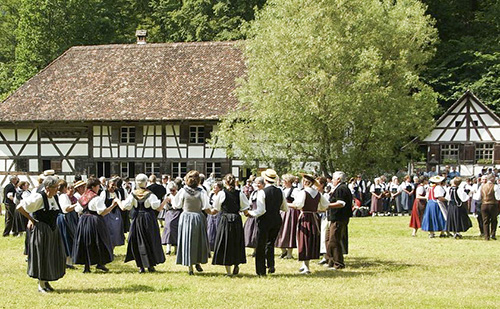 Százhalombattán Summerfest folklórfesztivált tartanak 