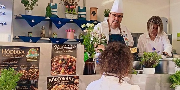 A fog&aacute;sokat helyben Proh&aacute;szka B&eacute;la, Venesz-d&iacute;jas mesterszak&aacute;cs k&eacute;sz&iacute;tette el