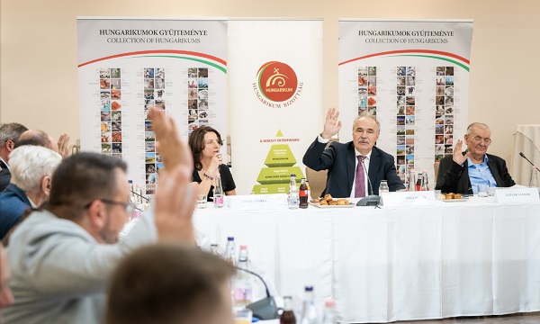 A tepertős pog&aacute;csa &eacute;s a vecs&eacute;si k&aacute;poszta is a hungarikum lett - Fot&oacute;: Facebook.com/hungarikumokgyujtemenye